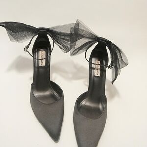 Steve Madden Elegant Black Heels with Sheer Bow
